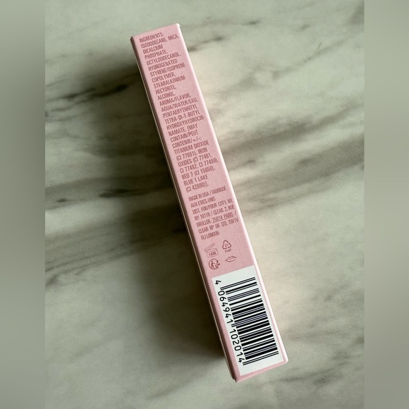 Kylie Cosmetics Matte Liquid Lipstick - 820 Another Day, Another Nude Matte - Picture 6 of 7